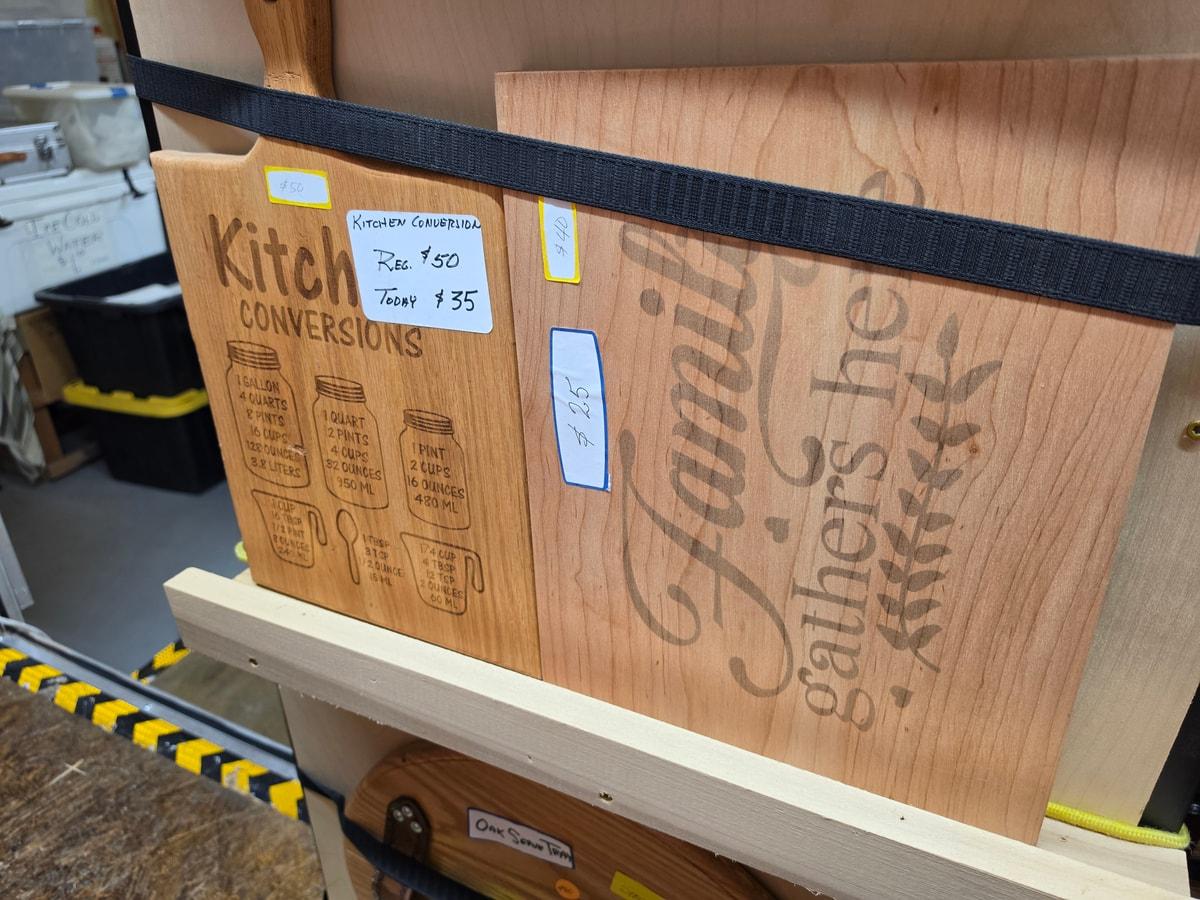 Rectangular wooden kitchen boards with engraved kitchen conversions and family lettering